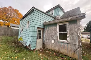 490 4th St, Benton Harbor, MI 49022 - Photo 7