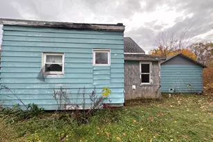 490 4th St, Benton Harbor, MI 49022 - Photo 5