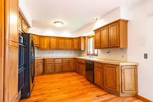 8805 Stadium Dr, Kalamazoo, MI 49009 - Photo 11