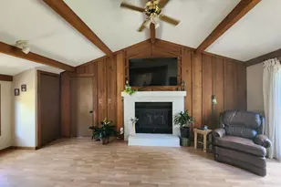 704 Center Dr, Tecumseh, MI 49286 - Photo 11