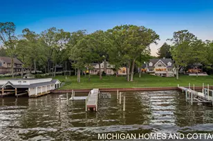 714 N Shore Dr, Holland, MI 49424 - Photo 3