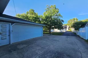 117 S W, Hillsdale, MI 49242 - Photo 7