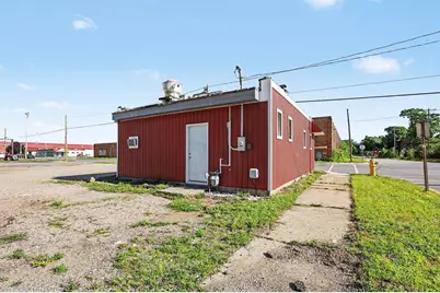 323 E Broadway Avenue, Muskegon, MI 49444 - Photo 13