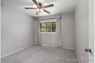2670 Ridgecroft Drive SE, Grand Rapids, MI 49546 - Photo 17