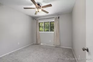 2670 Ridgecroft Dr SE, Grand Rapids, MI 49546 - Photo 17