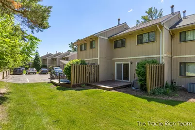 2670 Ridgecroft Drive SE, Grand Rapids, MI 49546 - Photo 25