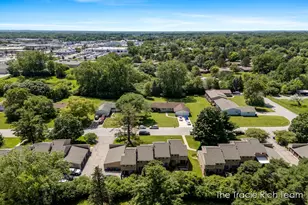 2670 Ridgecroft Dr SE, Grand Rapids, MI 49546 - Photo 37