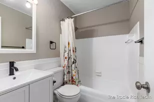 2670 Ridgecroft Dr SE, Grand Rapids, MI 49546 - Photo 19