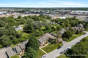 2670 Ridgecroft Dr SE, Grand Rapids, MI 49546 - Photo 33
