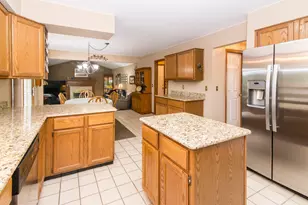 37155 Muirfield Dr, Livonia, MI 48152 - Photo 17
