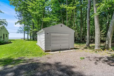 2121 N Scenic Drive, Muskegon, MI 49445 - Photo 35