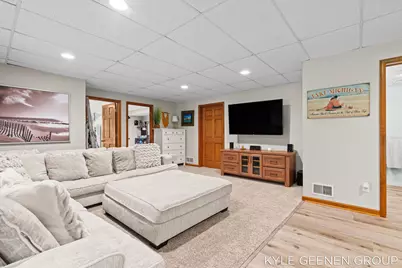 208 Chicago Avenue, Holland, MI 49424 - Photo 31