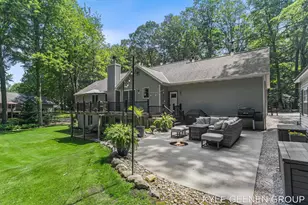 208 Chicago Ave, Holland, MI 49424 - Photo 9