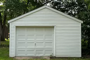 111 Prospect St, Plainwell, MI 49080 - Photo 17