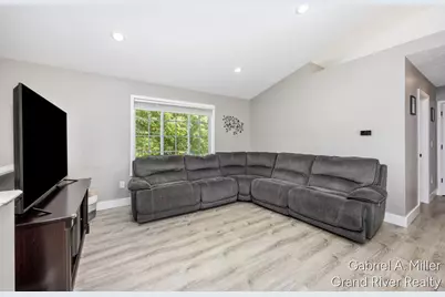 13555 Becker Court NE, Cedar Springs, MI 49319 - Photo 11