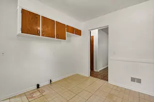 1057 Lyon St NE, Grand Rapids, MI 49503 - Photo 9