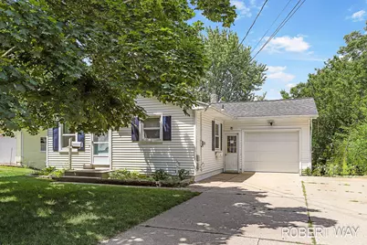 3815 Perry Avenue SW, Wyoming, MI 49519 - Photo 3