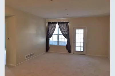 926 W Summerfield Glen Circle, Ann Arbor, MI 48103 - Photo 3