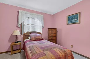 34555 Dover Ave, Livonia, MI 48150 - Photo 25
