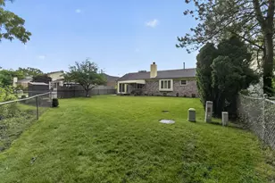 34555 Dover Ave, Livonia, MI 48150 - Photo 39
