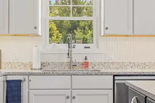 349 Parkside Ln, Douglas, MI 49406 - Photo 9
