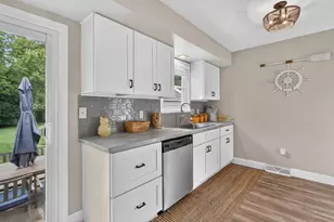 1371 Beckwith Ave NE, Grand Rapids, MI 49505 - Photo 7