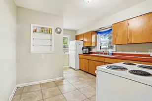 1021 Farrell Ave, Kalamazoo, MI 49006 - Photo 9