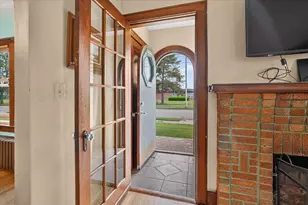814 N Fairview Ave, Lansing, MI 48912 - Photo 7