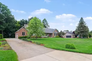 11202 Clovis Pointe Dr, South Lyon, MI 48178 - Photo 3