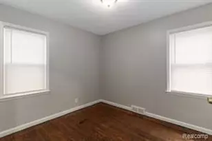 10642 McKinney St, Detroit, MI 48224 - Photo 7
