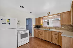 1049 Bloomfield Ave, Plainwell, MI 49080 - Photo 9