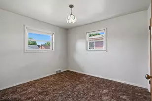 33030 Barton St, Garden City, MI 48135 - Photo 17
