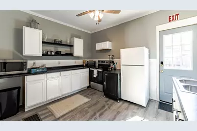 2325 S Cedar Street, Lansing, MI 48910 - Photo 13