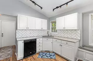 2680 Burgen Ct NE, Grand Rapids, MI 49525 - Photo 9