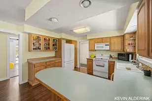 34 W 37th St, Holland, MI 49423 - Photo 11