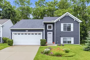 557 Swan River Dr, Benton Harbor, MI 49022 - Photo 1