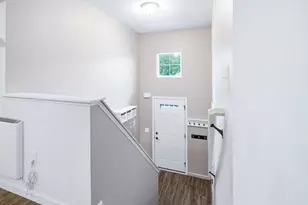 557 Swan River Dr, Benton Harbor, MI 49022 - Photo 5
