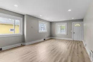 819 Harding St NW, Grand Rapids, MI 49544 - Photo 3