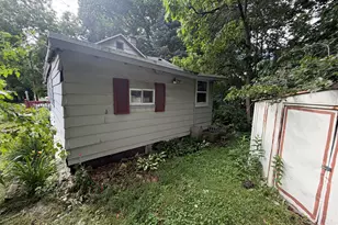 3064 Effie Pl NE, Grand Rapids, MI 49505 - Photo 13