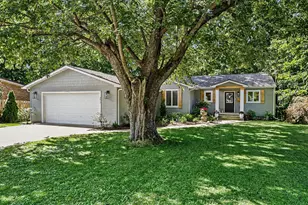 3010 Bonnie Ln, Saint Joseph, MI 49085 - Photo 1