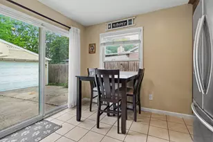25286 Castlewood Dr, Trenton, MI 48183 - Photo 7