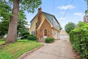 825 Oaklawn St NE, Grand Rapids, MI 49505 - Photo 1