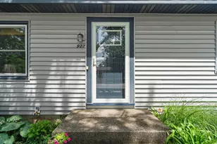 927 Diane St SE, Kentwood, MI 49508 - Photo 5