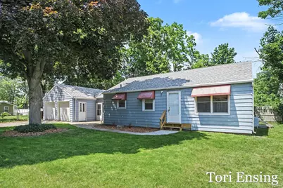 212.5 E Montcalm Street, Greenville, MI 48838 - Photo 3