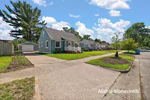 938 Colfax Ave, Grand Haven, MI 49417 - Photo 3