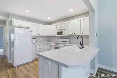 1389 Quarterline Commons #11, Holland, MI 49423 - Photo 9