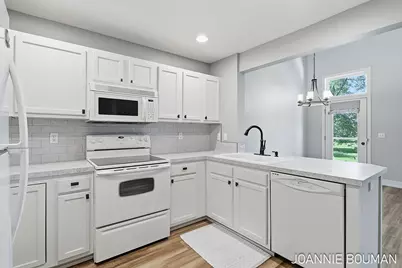 1389 Quarterline Commons #11, Holland, MI 49423 - Photo 11