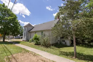 31 Vine St, Hillsdale, MI 49242 - Photo 3