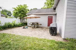 1100 Sprucewood Dr, Greenville, MI 48838 - Photo 5