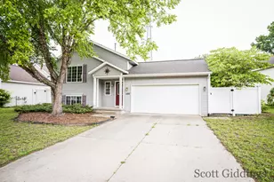 1100 Sprucewood Dr, Greenville, MI 48838 - Photo 3